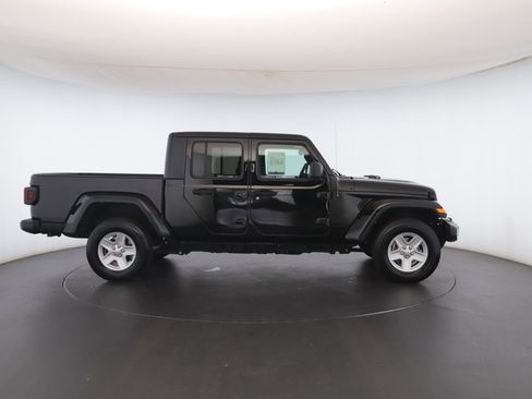 Used 2022 Jeep Gladiator Sport image 28