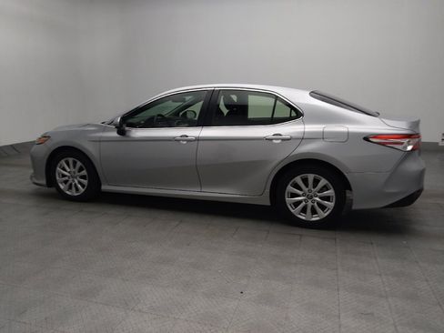 Used 2018 Toyota Camry LE image 3