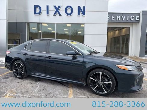 Used 2020 Toyota Camry XSE image 1