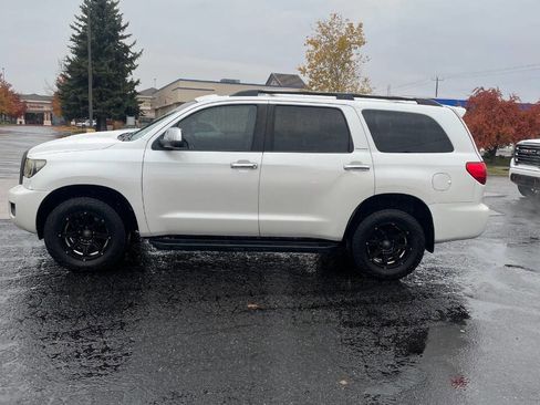 Used 2015 Toyota Sequoia Platinum image 2