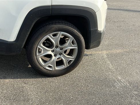 Used 2020 Jeep Renegade Limited image 11