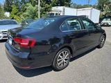 Used 2017 Volkswagen Jetta SE image 3