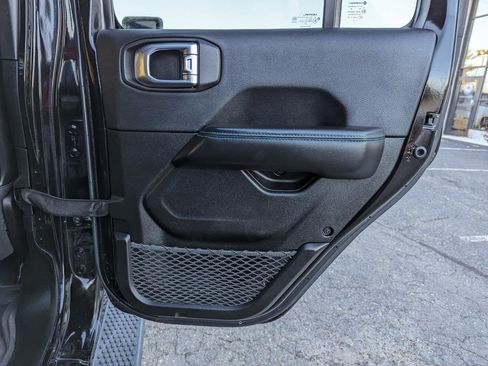 Used 2024 Jeep Wrangler High Altitude AWD/4WD image 33