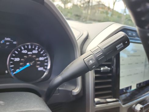 Used 2022 Ford F250 Lariat w/ Black Appearance Package image 15