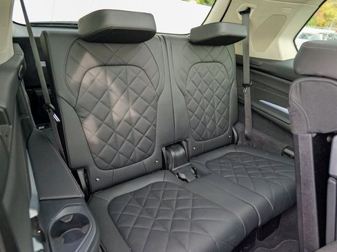 Used 2024 BMW X7 xDrive40i image 36