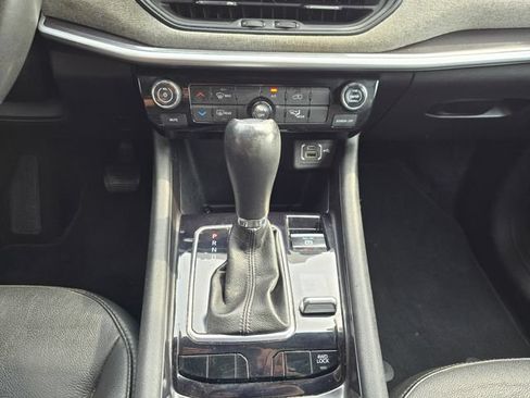 Used 2023 Jeep Compass Latitude AWD/4WD image 24