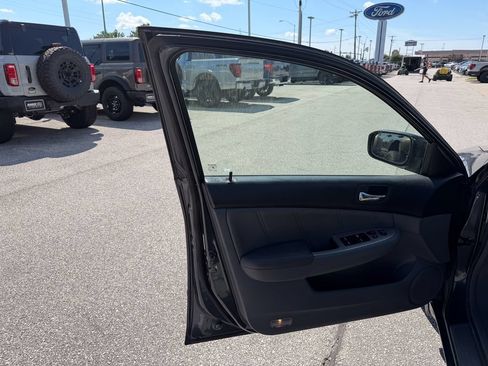 Used 2005 Honda Accord EX-L image 11