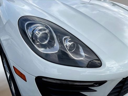 Used 2018 Porsche Macan AWD/4WD image 30