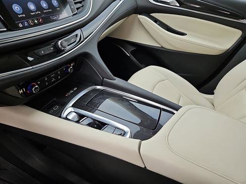 Used 2024 Buick Enclave Essence image 20