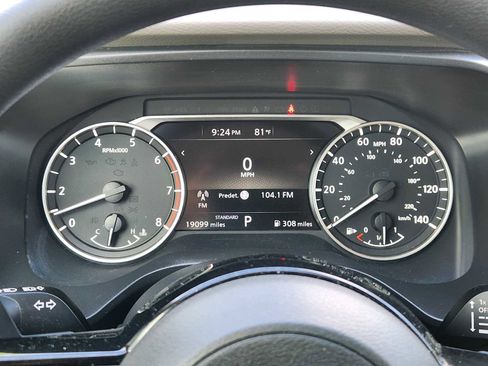 Used 2023 Nissan Rogue SV FWD image 16