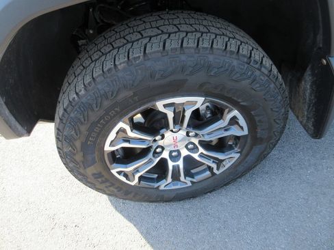 Certified 2024 GMC Canyon AT4 AWD/4WD image 14