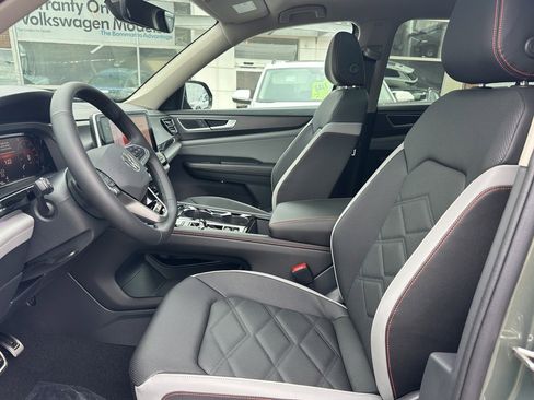 New 2026 Volkswagen Atlas Peak Edition AWD/4WD image 17