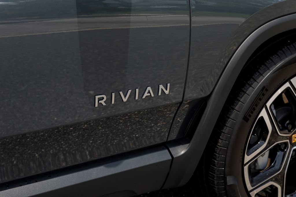 Used 2025 Rivian R1T Adventure Dual AWD/4WD image 39