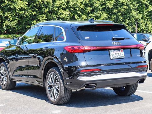 Used 2025 Audi Q5 Premium w/ Premium Plus AWD/4WD image 2