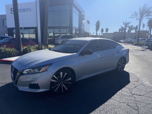 Used 2020 Nissan Altima 2.5 SR image 2