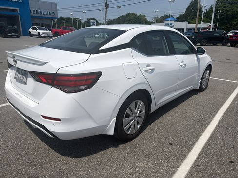 Used 2022 Nissan Sentra S w/ Electronics Package FWD image 5