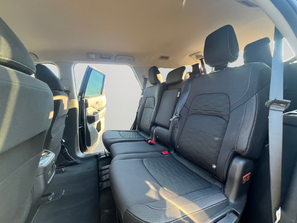 Used 2025 Nissan Pathfinder SV AWD/4WD image 25