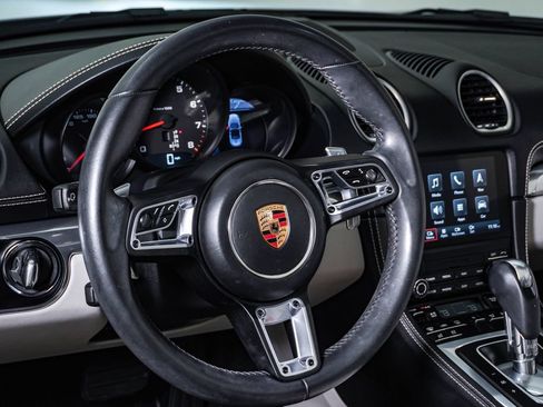 Used 2024 Porsche 718 Boxster RWD image 23