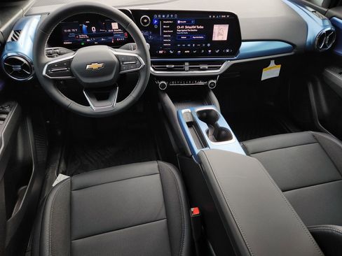 New 2026 Chevrolet Equinox EV LT image 18