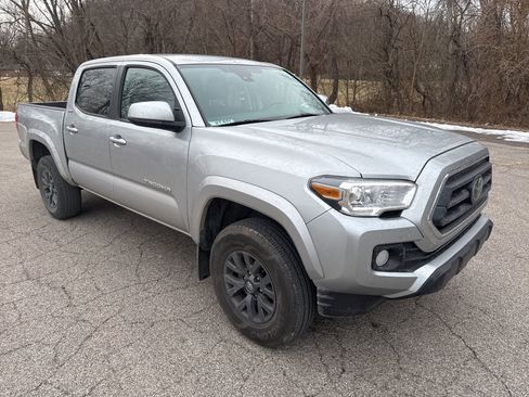 Used 2023 Toyota Tacoma SR5 w/ SR5 Appearance Package image 4