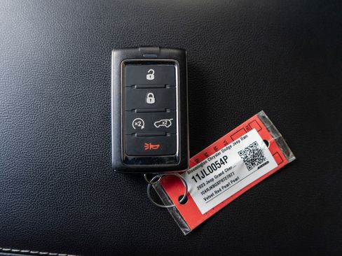 Used 2023 Jeep Grand Cherokee L Limited w/ Luxury Tech Group II AWD/4WD image 33