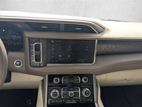 Used 2023 GMC Yukon XL Denali RWD image 11
