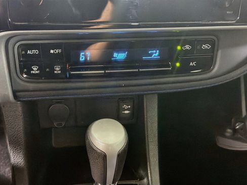 Used 2017 Toyota Corolla SE FWD image 22