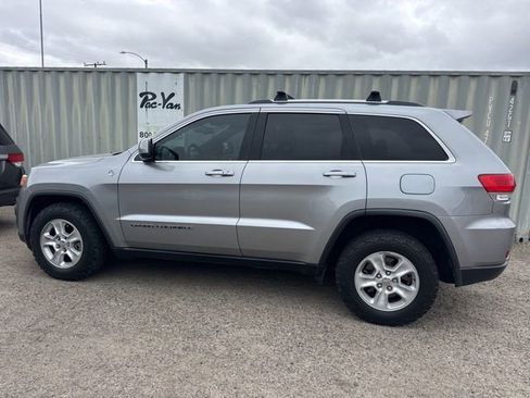 Used 2017 Jeep Grand Cherokee Laredo w/ Quick Order Package 23E AWD/4WD image 8