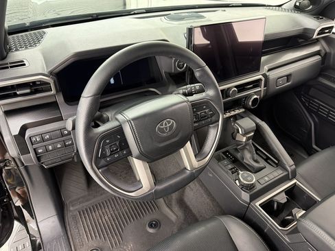 Used 2025 Toyota 4Runner Limited AWD/4WD image 4