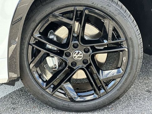 New 2026 Volkswagen Tiguan SE R-Line image 10