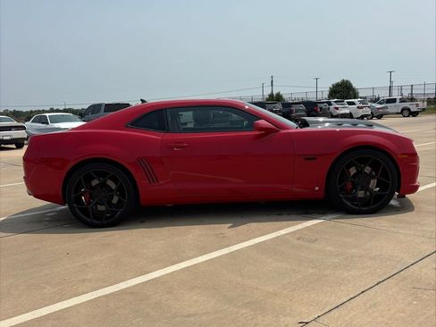 Used 2010 Chevrolet Camaro SS w/ White Stripe Package RWD image 6