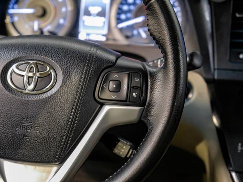 Used 2016 Toyota Sienna XLE w/ XLE Navigation Package FWD image 24