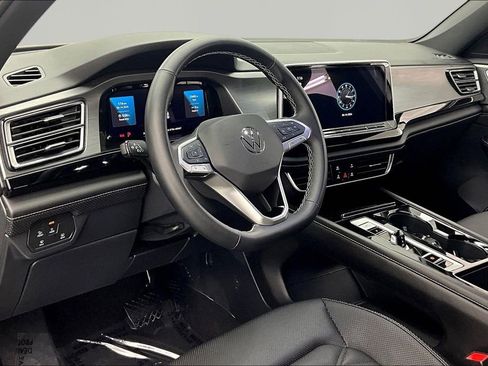 Used 2025 Volkswagen Atlas Cross Sport SE image 14