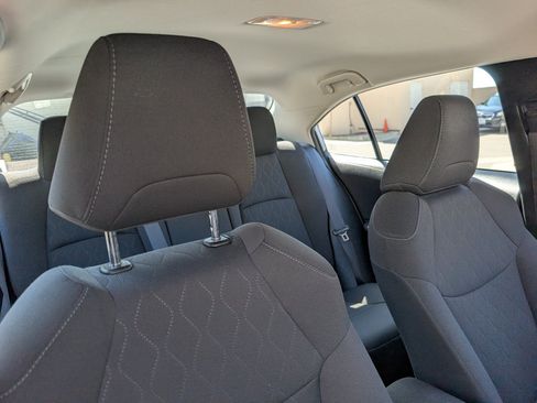 Used 2020 Toyota Corolla LE FWD image 2
