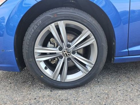 Used 2024 Volkswagen Jetta SE image 3