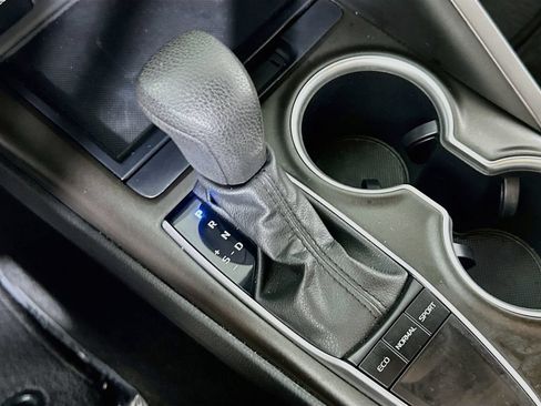 Used 2022 Toyota Camry LE FWD image 32