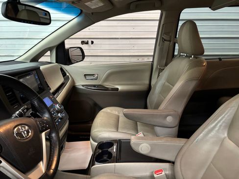 Used 2016 Toyota Sienna XLE Premium AWD/4WD image 20