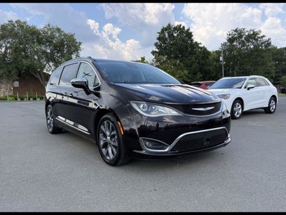 Used 2018 Chrysler Pacifica Limited w/ Advanced Safetytec Group