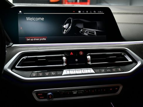 Used 2022 BMW X7 M50i w/ Executive Package image 30