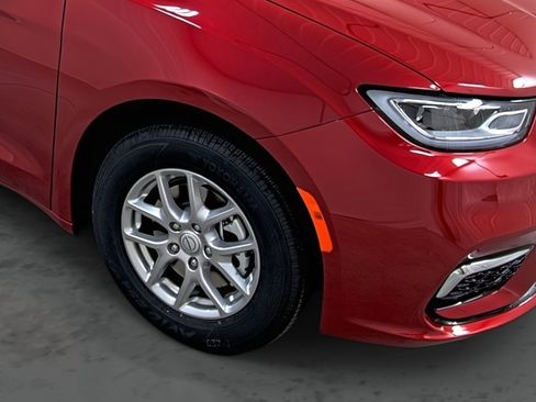 New 2026 Chrysler Pacifica Select image 14