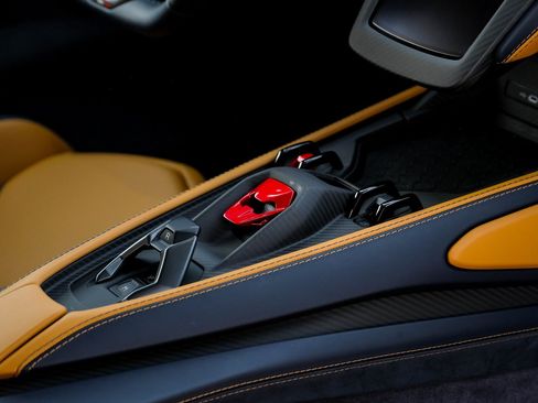 Used 2025 Lamborghini Revuelto image 24