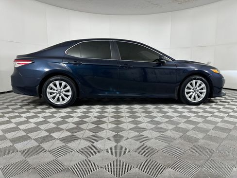 Used 2019 Toyota Camry L image 7