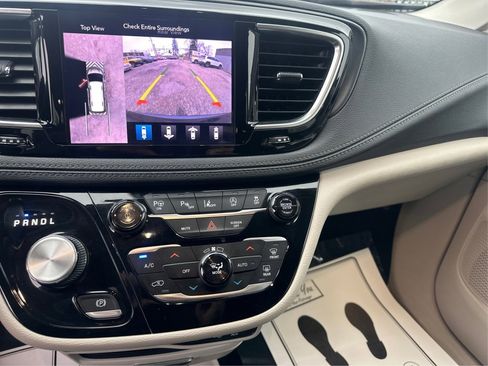 Used 2020 Chrysler Pacifica Limited w/ Advanced Safetytec Group image 34