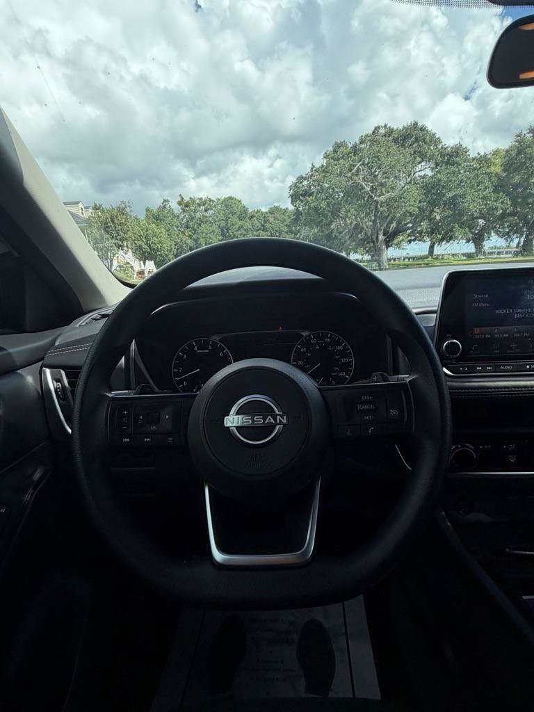 Used 2024 Nissan Rogue S FWD image 19