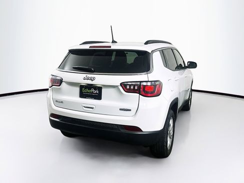 Used 2025 Jeep Compass Latitude image 9