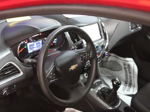 Used 2017 Chevrolet Cruze LT FWD image 14