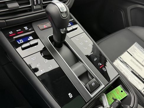 Certified 2026 Porsche Macan AWD/4WD image 18