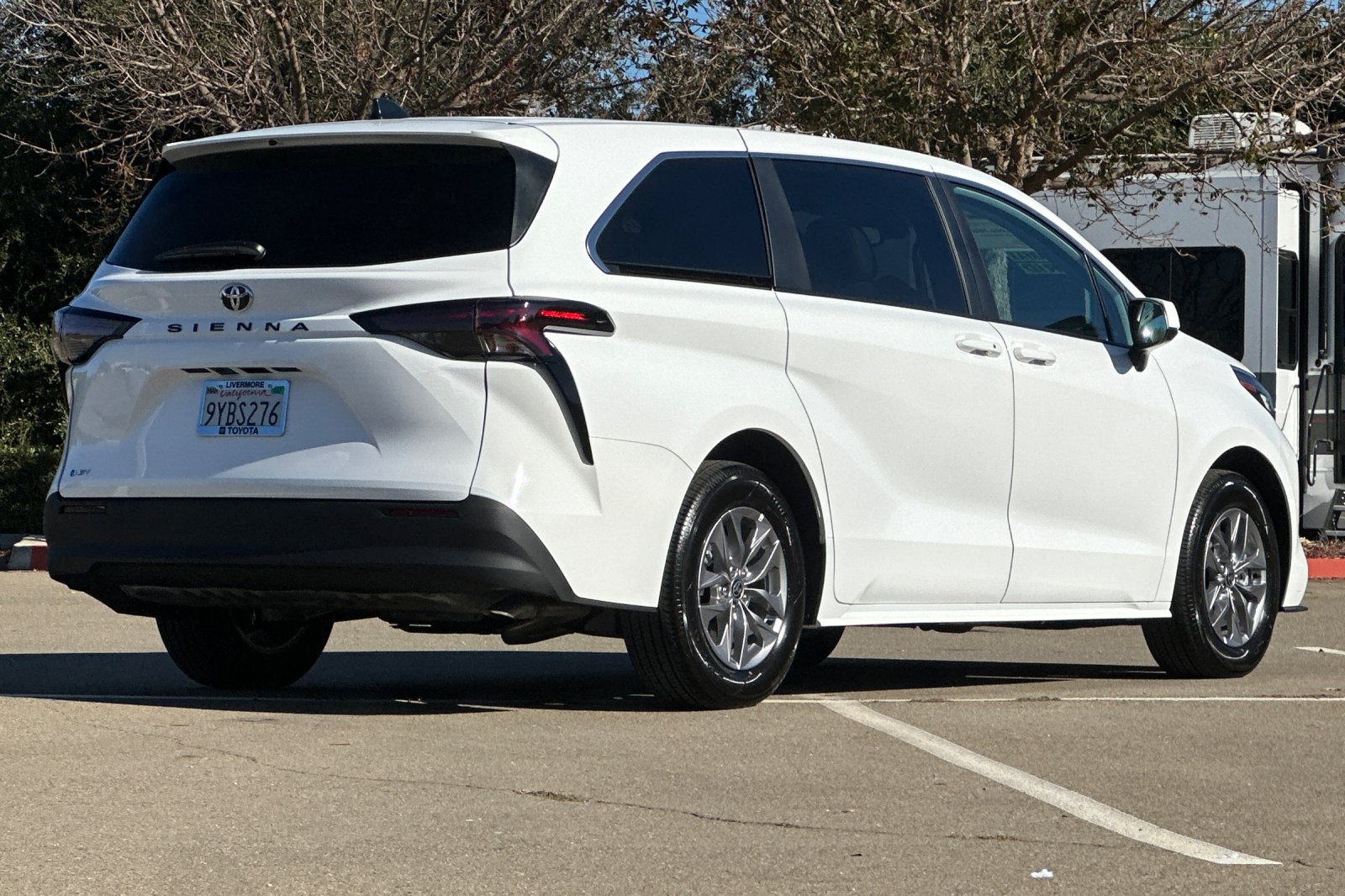 Certified 2026 Toyota Sienna LE FWD image 4
