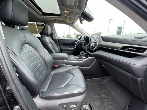 Used 2020 Toyota Highlander XLE FWD image 29
