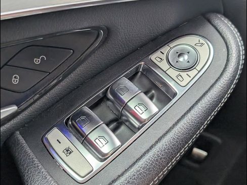 Used 2021 Mercedes-Benz GLC 300 image 11